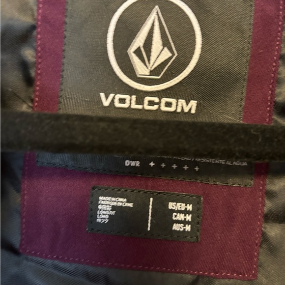 VOLCOM water repellent vest with detachable hood with faux fur trim. - Picture 3 of 8